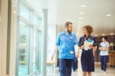 Pflegedirektorin und Pfleger